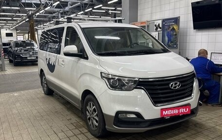 Hyundai H-1 II рестайлинг, 2019 год, 3 490 000 рублей, 5 фотография