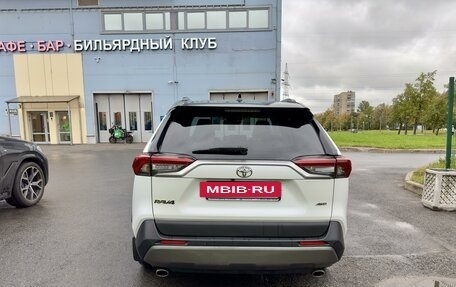 Toyota RAV4, 2019 год, 4 000 000 рублей, 9 фотография