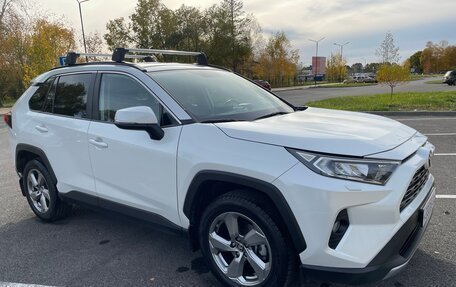 Toyota RAV4, 2020 год, 3 300 000 рублей, 2 фотография