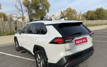 Toyota RAV4, 2020 год, 3 300 000 рублей, 6 фотография