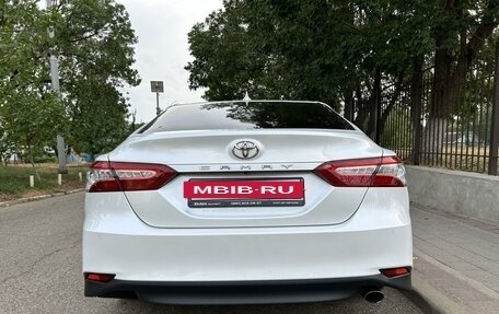 Toyota Camry, 2019 год, 3 330 000 рублей, 2 фотография