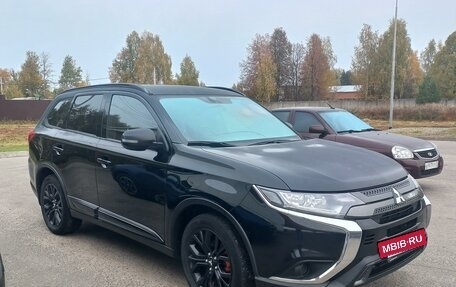 Mitsubishi Outlander III рестайлинг 3, 2021 год, 2 380 000 рублей, 12 фотография