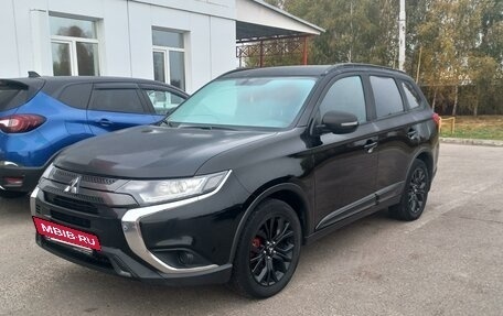 Mitsubishi Outlander III рестайлинг 3, 2021 год, 2 380 000 рублей, 10 фотография