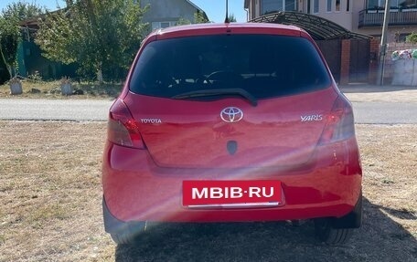 Toyota Yaris III рестайлинг, 2007 год, 745 000 рублей, 12 фотография