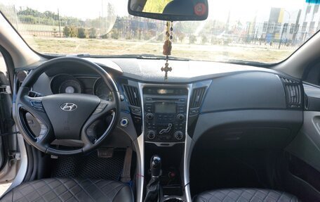 Hyundai Sonata VI, 2013 год, 1 270 000 рублей, 14 фотография