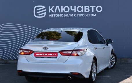 Toyota Camry, 2018 год, 3 075 000 рублей, 2 фотография