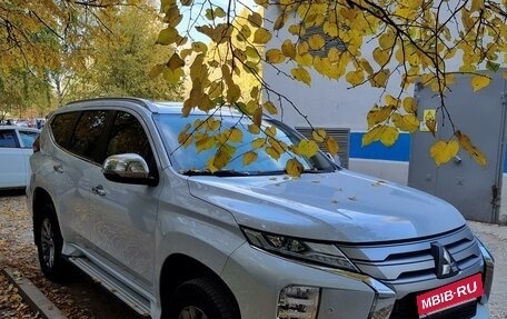 Mitsubishi Pajero Sport III рестайлинг, 2020 год, 3 780 000 рублей, 2 фотография