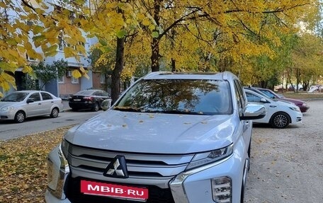 Mitsubishi Pajero Sport III рестайлинг, 2020 год, 3 780 000 рублей, 4 фотография