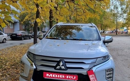 Mitsubishi Pajero Sport III рестайлинг, 2020 год, 3 780 000 рублей, 5 фотография