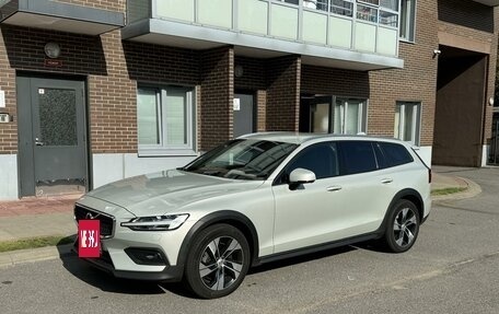 Volvo V60 II, 2020 год, 3 975 000 рублей, 3 фотография