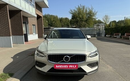 Volvo V60 II, 2020 год, 3 975 000 рублей, 2 фотография