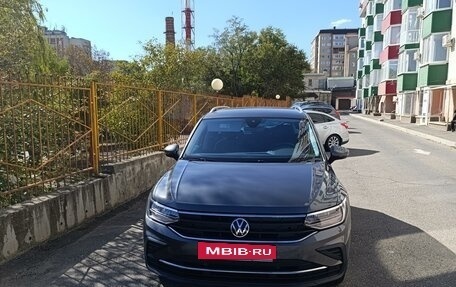 Volkswagen Tiguan II, 2021 год, 3 350 000 рублей, 2 фотография