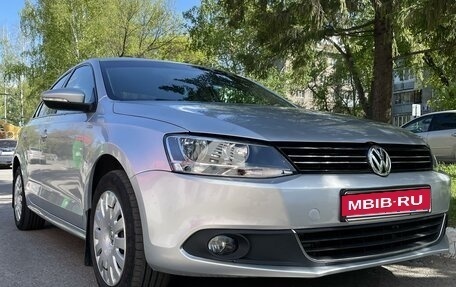 Volkswagen Jetta VI, 2013 год, 935 000 рублей, 1 фотография