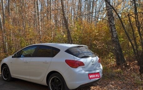 Opel Astra J, 2011 год, 750 000 рублей, 1 фотография