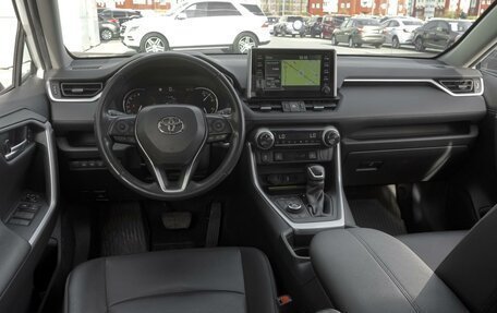 Toyota RAV4, 2020 год, 3 649 000 рублей, 6 фотография