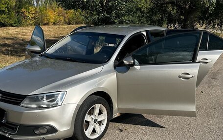 Volkswagen Jetta VI, 2012 год, 900 000 рублей, 3 фотография