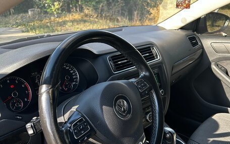 Volkswagen Jetta VI, 2012 год, 900 000 рублей, 2 фотография