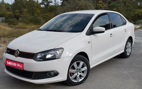 Volkswagen Polo VI (EU Market), 2011 год, 830 000 рублей, 1 фотография