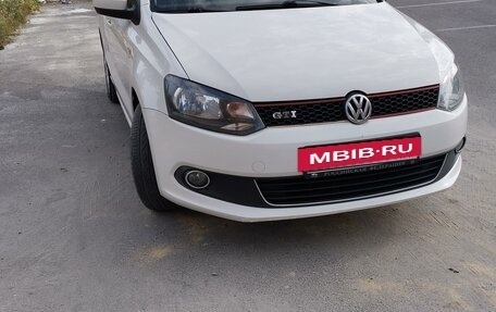 Volkswagen Polo VI (EU Market), 2011 год, 830 000 рублей, 2 фотография