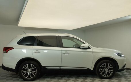 Mitsubishi Outlander III рестайлинг 3, 2015 год, 1 797 000 рублей, 3 фотография