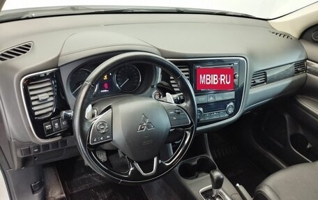 Mitsubishi Outlander III рестайлинг 3, 2015 год, 1 797 000 рублей, 12 фотография