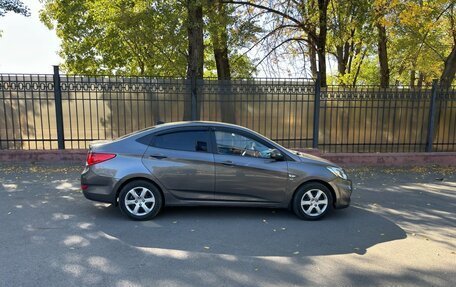 Hyundai Solaris II рестайлинг, 2011 год, 820 000 рублей, 4 фотография