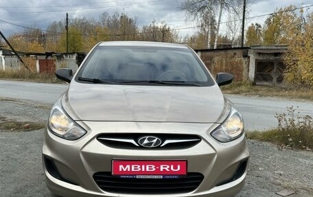 Hyundai Solaris II рестайлинг, 2011 год, 800 000 рублей, 1 фотография