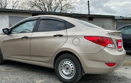 Hyundai Solaris II рестайлинг, 2011 год, 800 000 рублей, 2 фотография