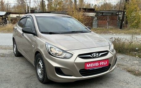 Hyundai Solaris II рестайлинг, 2011 год, 800 000 рублей, 4 фотография