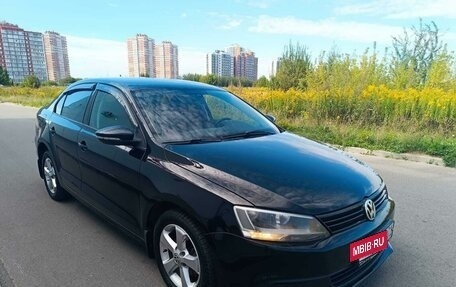 Volkswagen Jetta VI, 2011 год, 949 000 рублей, 4 фотография