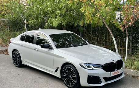 BMW 5 серия, 2018 год, 3 100 000 рублей, 3 фотография