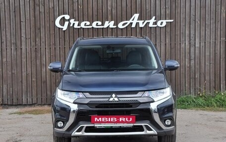 Mitsubishi Outlander III рестайлинг 3, 2021 год, 2 850 000 рублей, 2 фотография