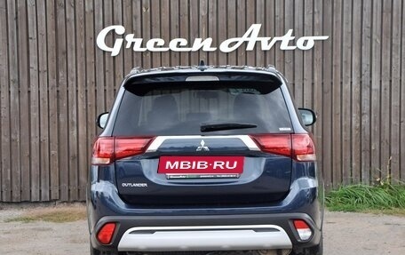 Mitsubishi Outlander III рестайлинг 3, 2021 год, 2 850 000 рублей, 6 фотография