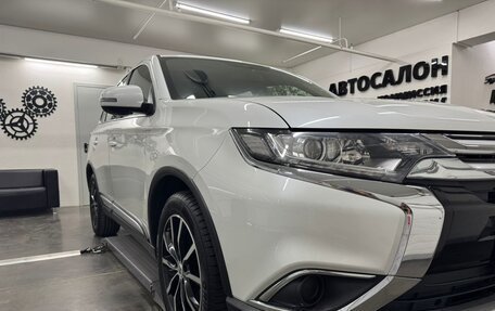 Mitsubishi Outlander III рестайлинг 3, 2015 год, 1 885 000 рублей, 10 фотография