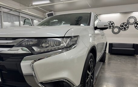 Mitsubishi Outlander III рестайлинг 3, 2015 год, 1 885 000 рублей, 11 фотография