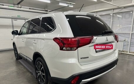 Mitsubishi Outlander III рестайлинг 3, 2015 год, 1 885 000 рублей, 6 фотография