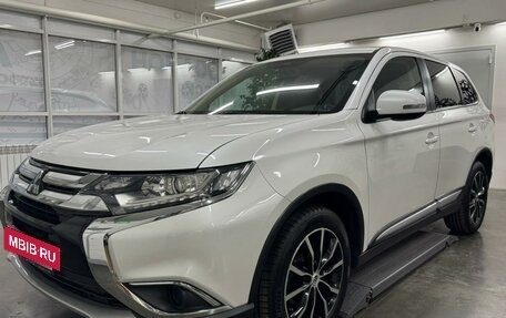 Mitsubishi Outlander III рестайлинг 3, 2015 год, 1 885 000 рублей, 4 фотография