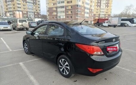 Hyundai Solaris II рестайлинг, 2015 год, 1 200 000 рублей, 2 фотография