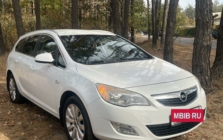 Opel Astra J, 2011 год, 1 050 000 рублей, 3 фотография