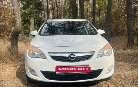 Opel Astra J, 2011 год, 1 050 000 рублей, 2 фотография