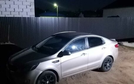 KIA Rio III рестайлинг, 2013 год, 1 000 000 рублей, 4 фотография