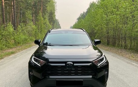 Toyota RAV4, 2022 год, 4 500 000 рублей, 3 фотография