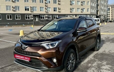 Toyota RAV4, 2017 год, 2 690 000 рублей, 2 фотография