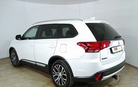 Mitsubishi Outlander III рестайлинг 3, 2018 год, 2 690 000 рублей, 7 фотография