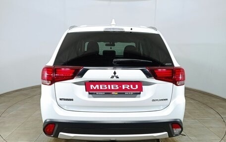 Mitsubishi Outlander III рестайлинг 3, 2018 год, 2 690 000 рублей, 6 фотография