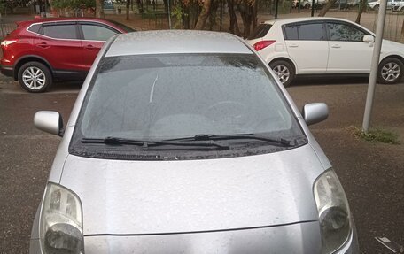 Toyota Yaris III рестайлинг, 2008 год, 700 000 рублей, 2 фотография