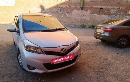 Toyota Vitz, 2013 год, 750 000 рублей, 3 фотография