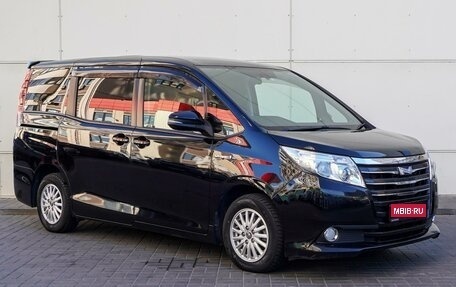 Toyota Noah III, 2015 год, 2 100 000 рублей, 1 фотография