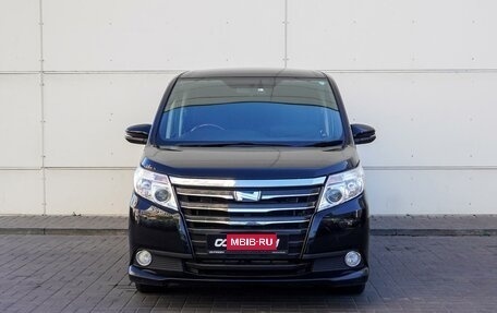 Toyota Noah III, 2015 год, 2 100 000 рублей, 3 фотография