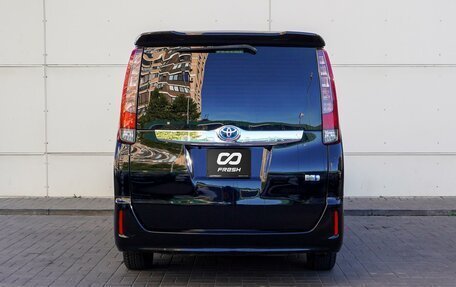 Toyota Noah III, 2015 год, 2 100 000 рублей, 4 фотография